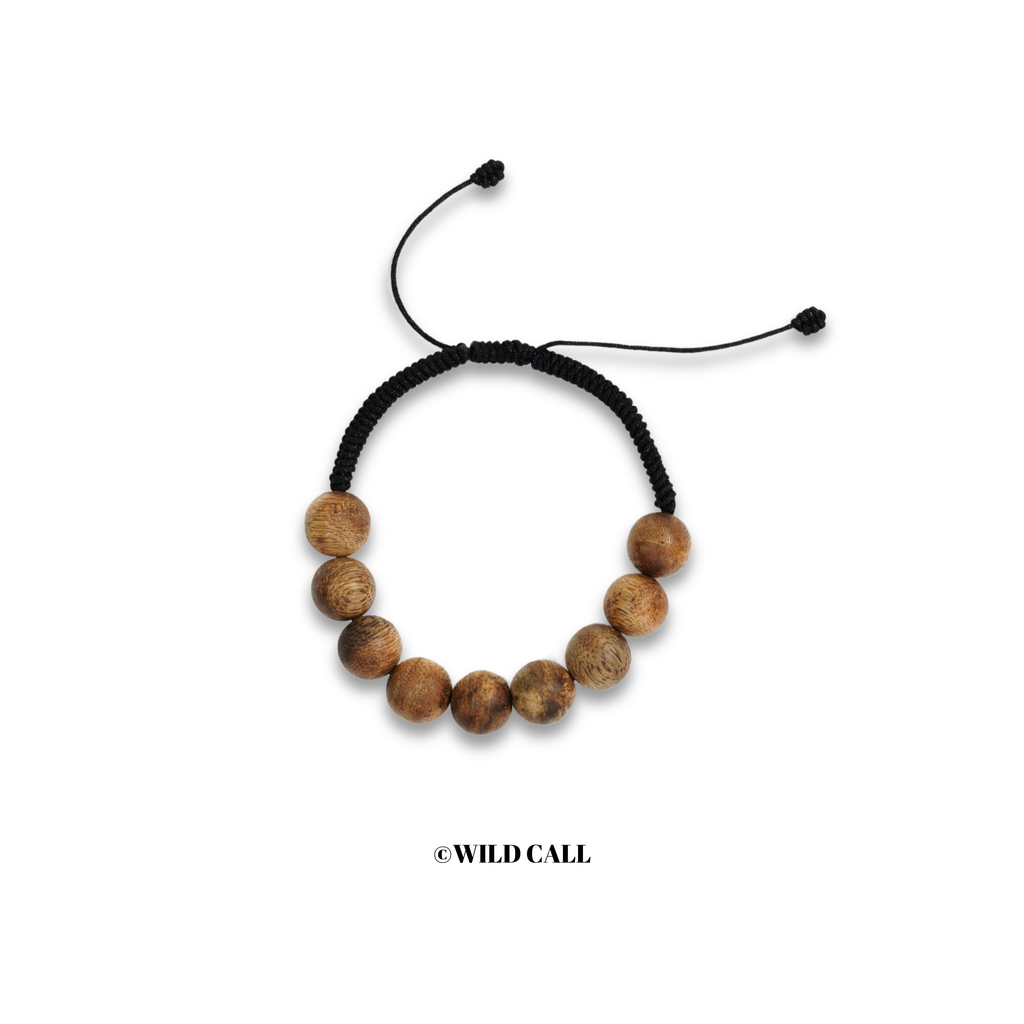 Adjustable braided bracelet using genuine natural agarwood